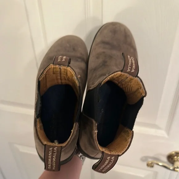 Blundstone Brown and Black Chelsea Boots with Elastic Panels - Picture 2 of 4